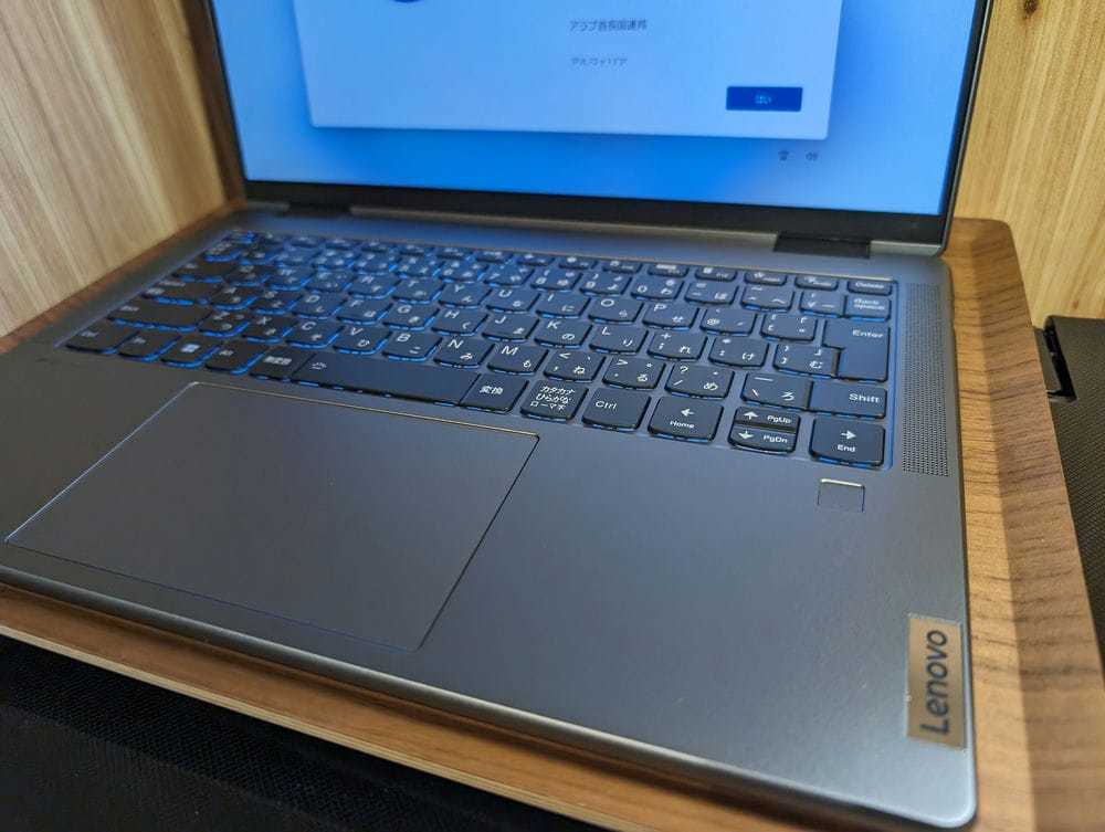 【ほぼ未使用/カスタマイズモデル】Lenovo Yoga 770(14型 AMD Ryzen7 6800U) メモリ32GB SSD1TB 送料無料_画像3