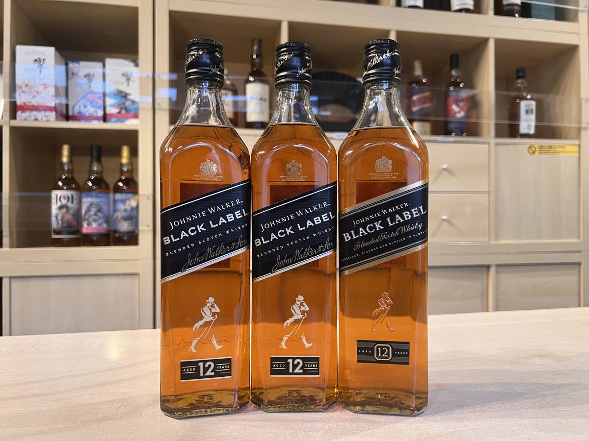 110723-25 ジョニーウォーカー ［3本セット］12年 ブラックラベル 700ml 40％ スコッチJohnnie Walker_画像1