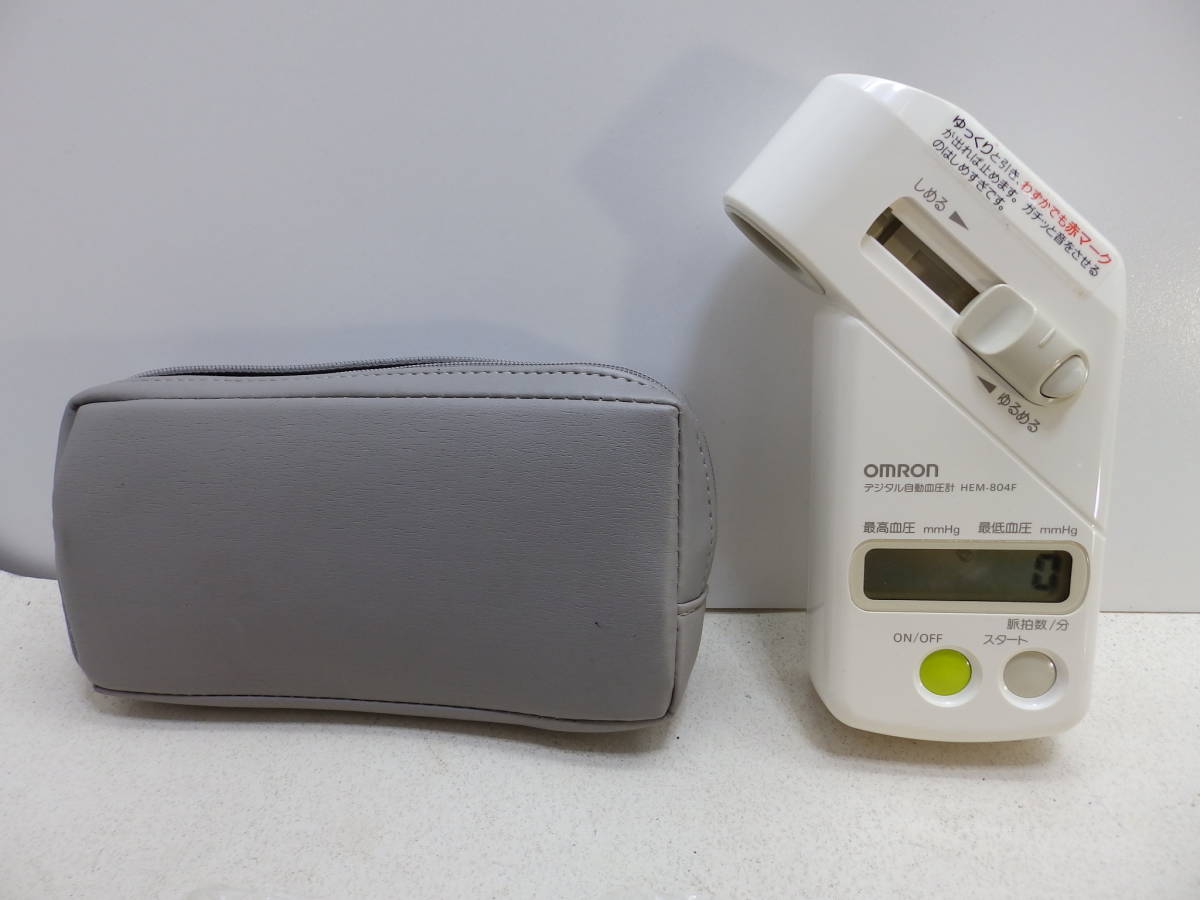 omron/オムロン デジタル自動血圧計 指血圧計 HEM-804 指式 電池入れて電源入り動作するがEが出る かふ部分腐食 画で確認 中古現状！の画像2