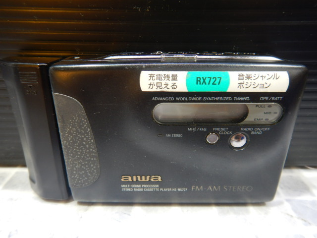 o160　aiwa アイワ　カセットウォークマン　HS-RX727　補助電池付き　FM-AM/カセット　_画像1