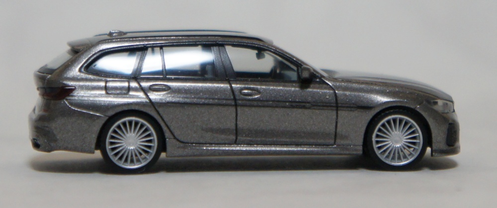 Herpa 1:87 BMW Alpina B3 Touring (G21) Gray Metallic, 430906_画像3