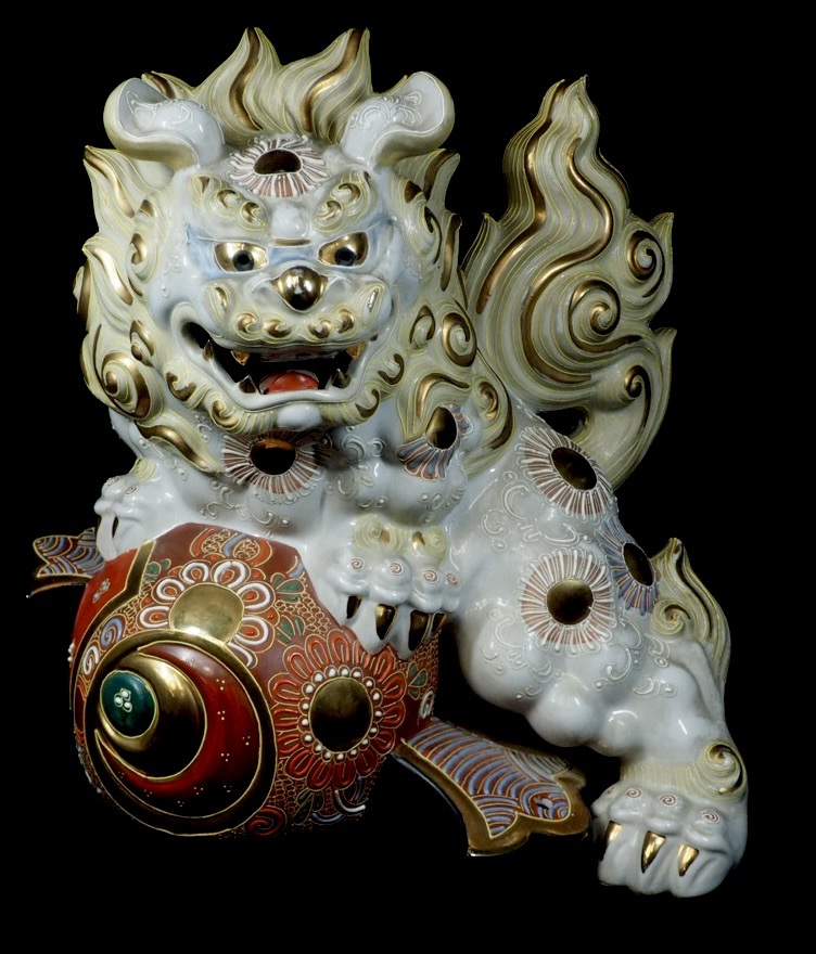 圧倒的迫力！華やかで美しい装飾に惹きつけられます！昭和ビンテージ 九谷焼 小槌獅子 白獅子 魔除け 縁起物 1980年代 KTA511