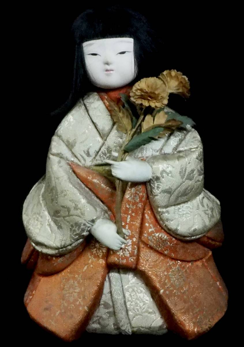 江戸時代から続く後世に残したい素晴らしい技法！昭和ビンテージ木目込み人形「花を抱えた少女」1980年代 幅12cm 奥行11cm 高さ17cm FTO511