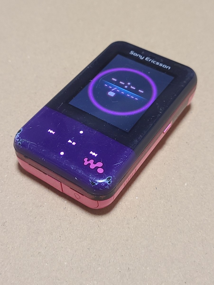 au Sony Ericsson 3Gガラケー Walkman Phone Xmini ウォークマン au Sony Ericsson 3Gガラケー Walkman Phone Xmini ウォークマン