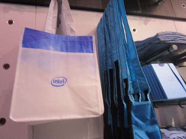 ★新品未使用★インテル(Intel )エコバッグ（トートバッグ）（シリコンバレー・サンノゼ） 白K22_インテルミュージアムショップ店内