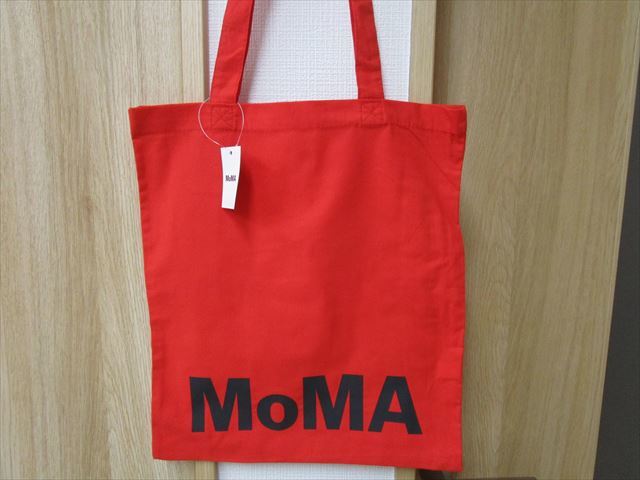 新品未使用★ＭＯＭＡ（モマ）エットレ・ソットサス メッセージ トートバッグ(すべてを白く塗るだけでは魂は救れない)NY近代美術館赤N95　_ＭＯＭＡ（モマ） メッセージ トートバッグ