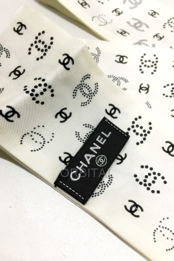 fee . mountain )CHANEL Chanel silk tsu il hair band scarf turtle rear motif here Mark white × black box attaching 