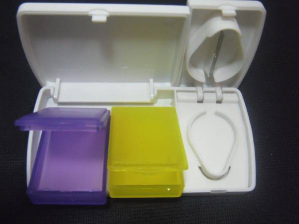  prompt decision 200 jpy postage 120 jpy * green color * pills . cutter *piru cutter * pill case 