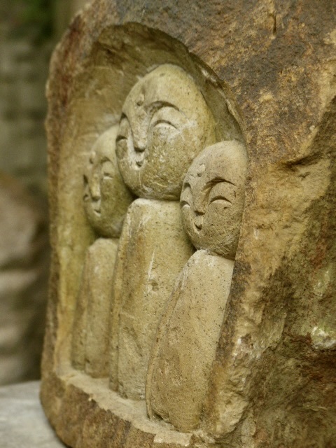 三地蔵様の石像h27cm お地蔵さん　祠地蔵　地蔵菩薩　石仏　仏像 　1104a_画像3
