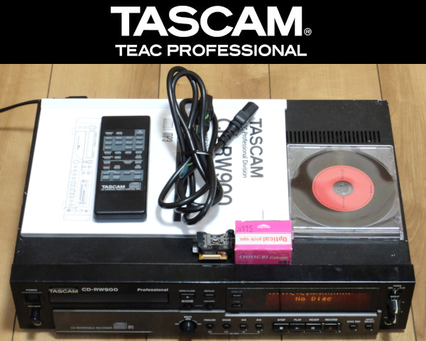 ★02 完動品 ピックアップ新品 TASCAM CD-RW900 2006年製 業務用CDレコーダー 専用リモコン/取説/電源コード付 ★_画像1
