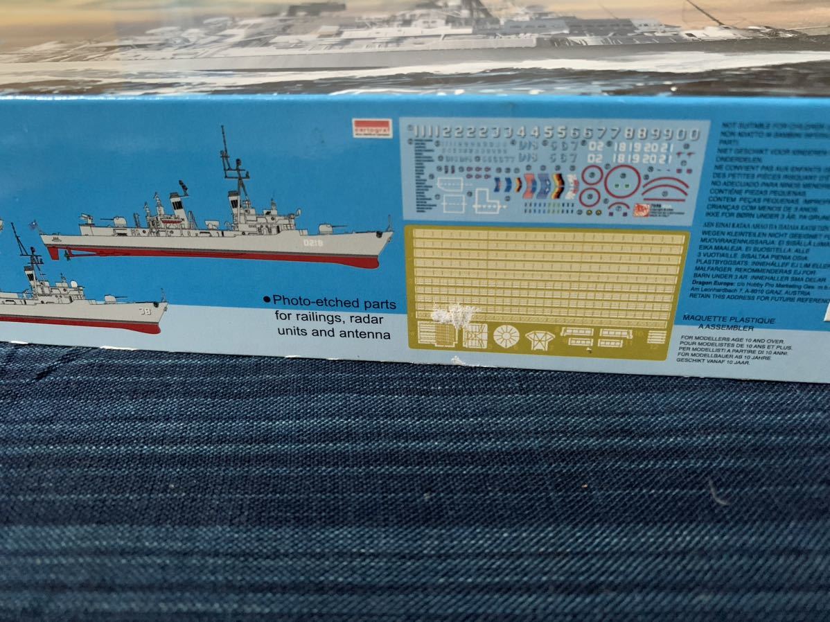 ドラゴン 1/700 U.S.S.チャールズ F. アダムズ ミサイル駆逐艦 （プレミアムエディション)_画像2