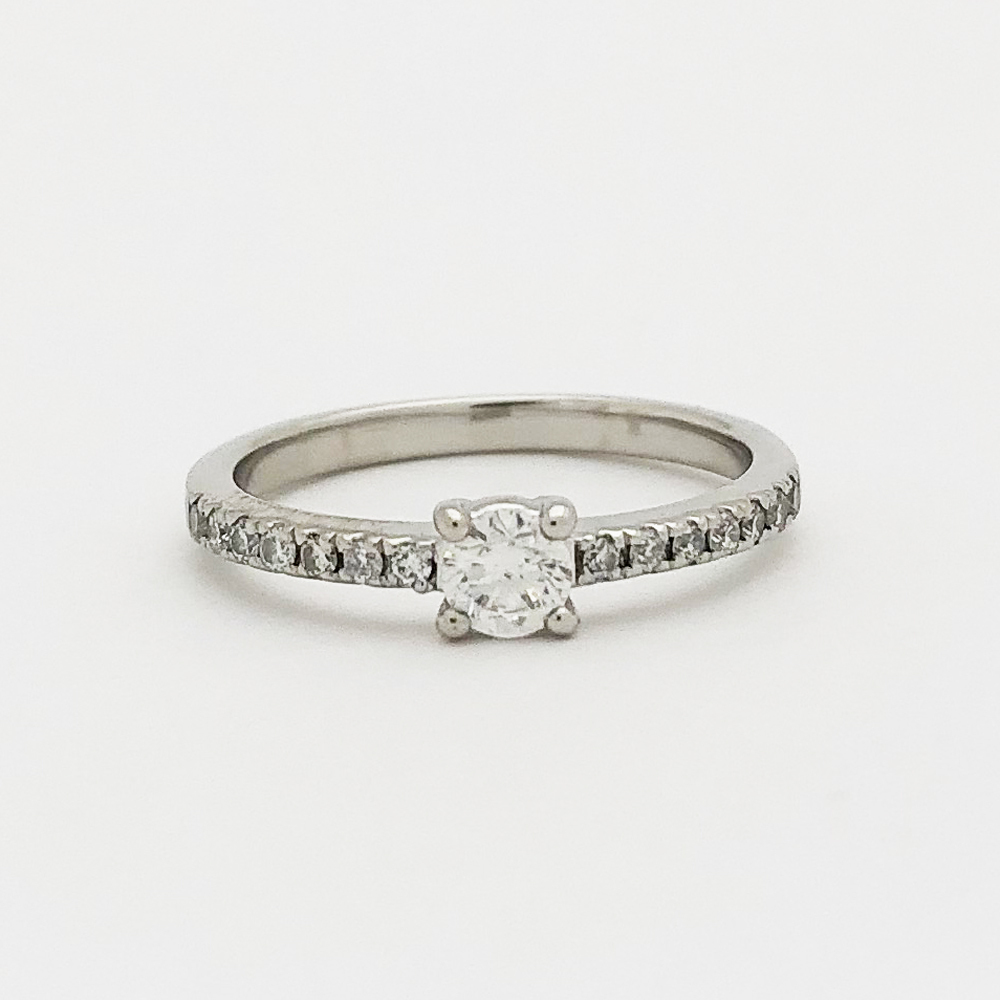 新しいスタイル Pt900 ダイヤ デザイン リング ダイヤ0.176ct 0.12ct 2.4g レディース 7号 プラチナ台