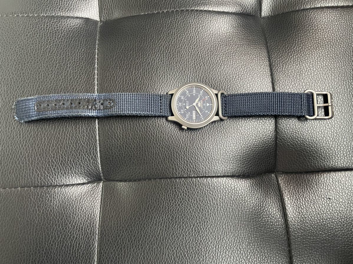 SEIKO 5 セイコー ファイブ 自動巻 腕時計 ネイビーブルー デイデイト 7S26-02J0 ミリタリー ナイロンベルト 海外モデル 逆輸入_画像6