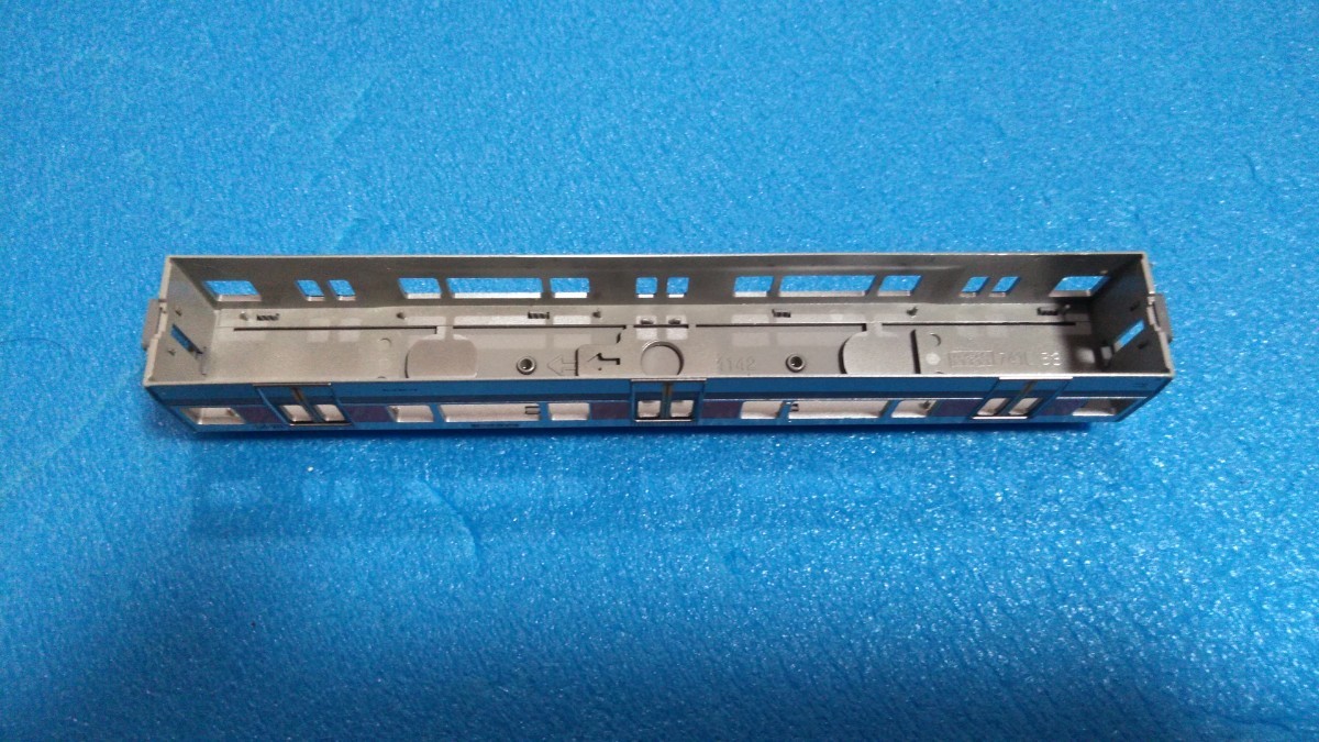 KATO323系大阪環状線モハ323-14ボディのみガラス無し キレイです 微小なキズあり JR 西_画像4