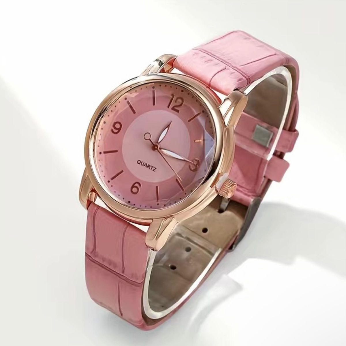 新品　レディース腕時計 クォーツ　ピンク　きれいめ　フェミニン　シンプル　カジュアル　ガーリー　大人可愛い　おしゃれ　アクセサリー