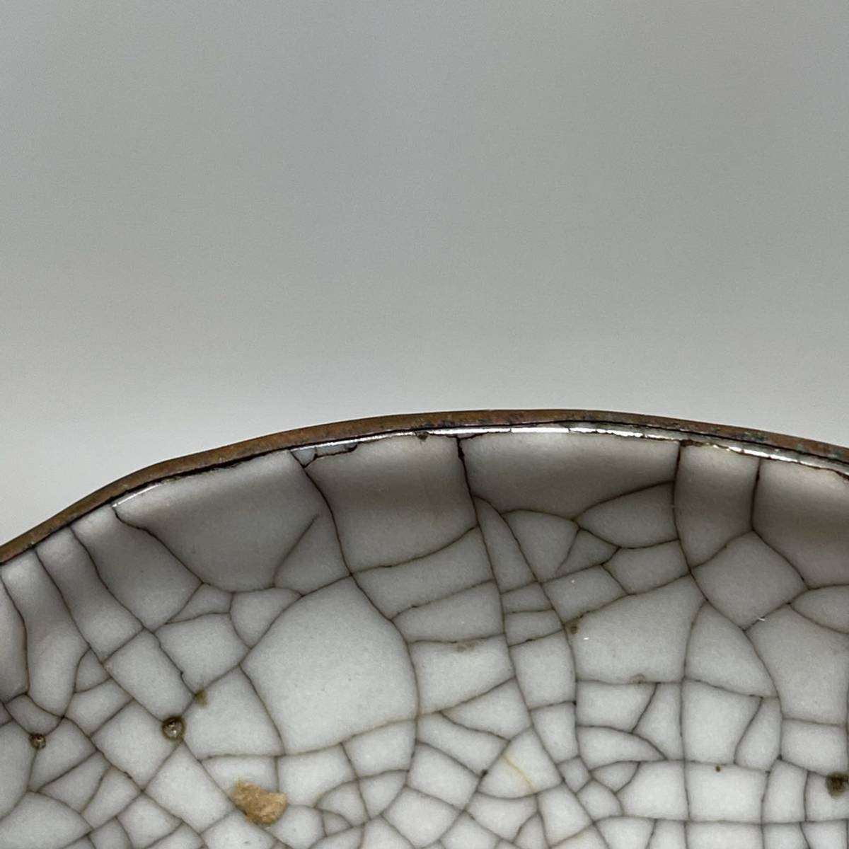 時代　哥釉　花口皿　銅覆輪　箱付　唐物　中国古美術　サイズ：幅13.5cm_画像6