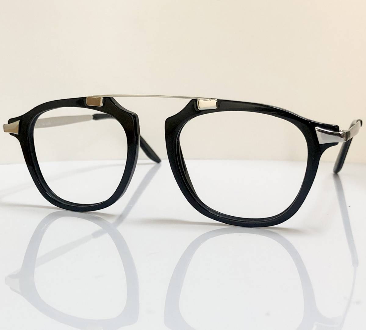 処分価格 定価 46,500円 イタリア製メガネ 新品 黒 シルバー ストレートブリッジ _画像3