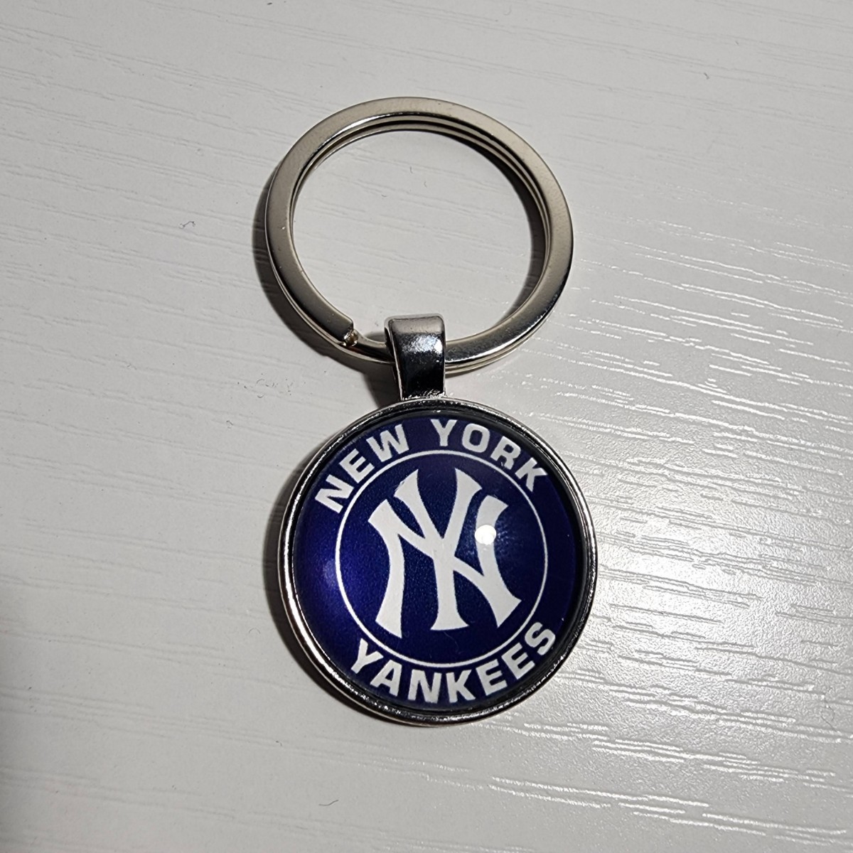 新品　ニューヨークヤンキース　キーホルダー　野球　キーホルダー　キーリングメジャーリーグ　MLB　金属　4cm 簡易梱包_画像2