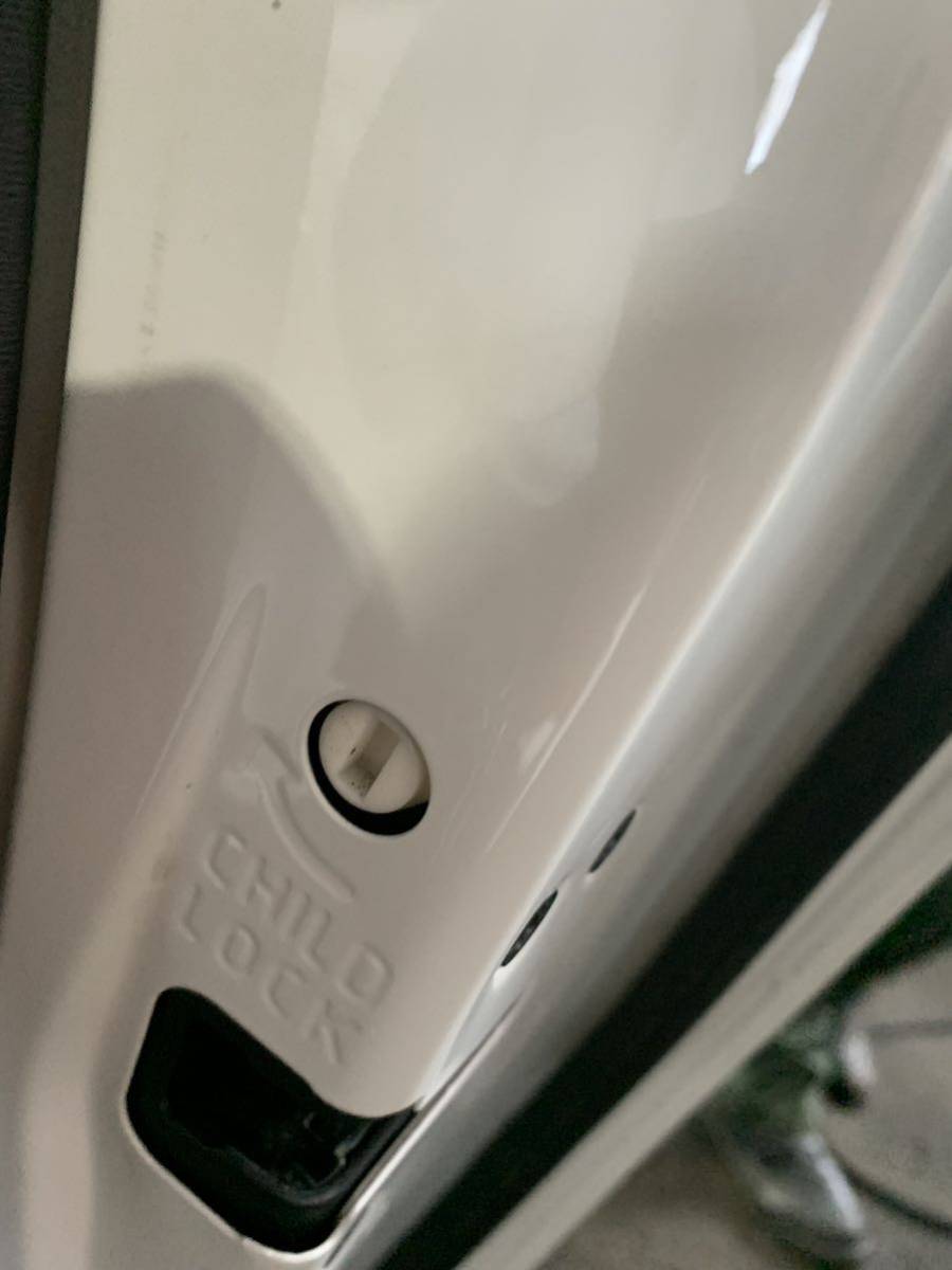 ボルボ　XC60 ドア　白　assy 右　后ろ　リア
