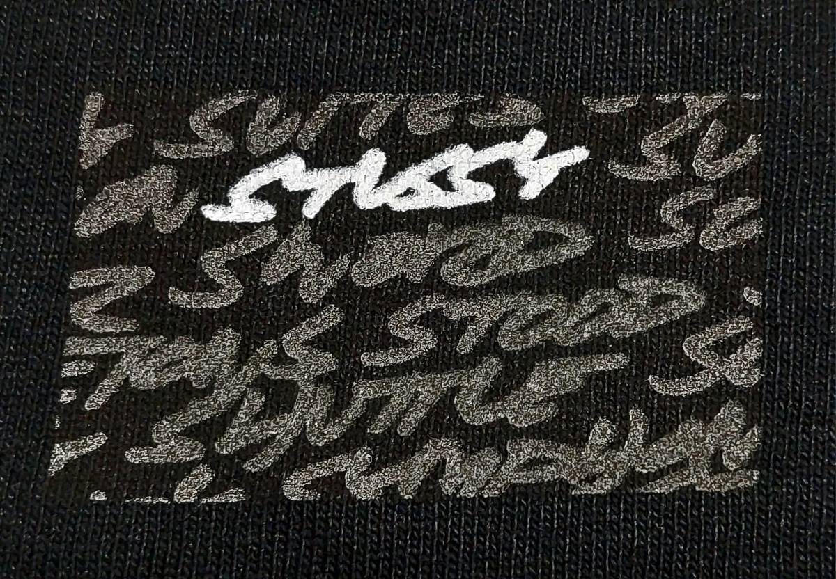 超激レア希少！新品タグ付き！STUSSY ステューシー×FUTURA フューチュラ 2008コラボ限定Wネーム クロスボーンTシャツ L ブラック 入手困難_フロント左裾上部のプリント