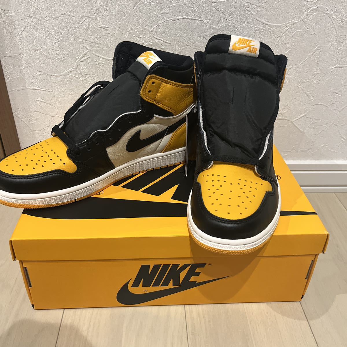 新品 黒タグ付き 国内正規品 ナイキ AIR JORDAN 1 RETRO HIGH OG 新品 黒タグ付き 国内正規品 ナイキ AIR JORDAN 1 RETRO HIGH OG
