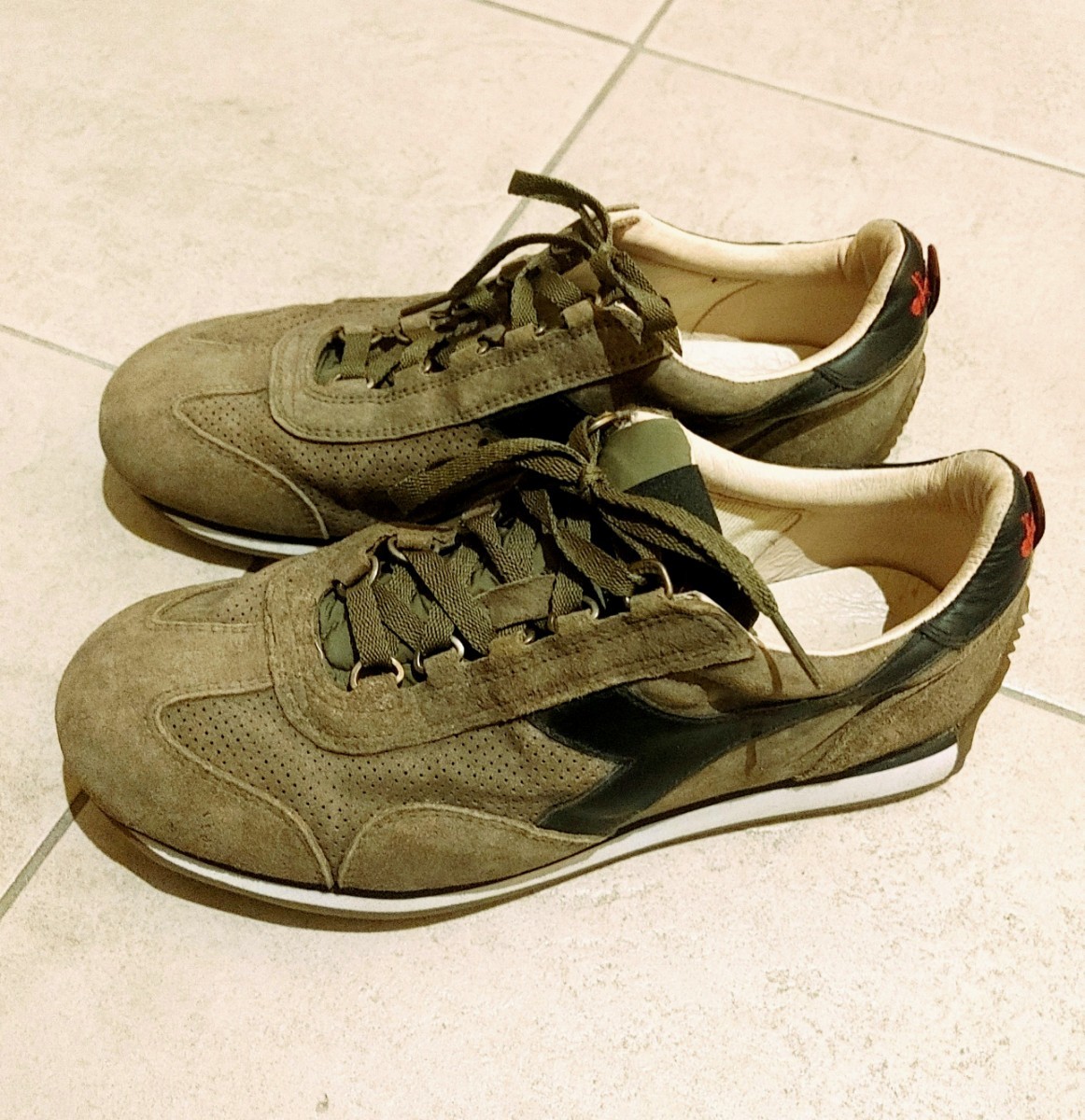 【ほぼ未使用】ディアドラ ヘリテージ スニーカー シューズ サイズ24.5cm オリーブ DIADORA HERITAGE_画像1