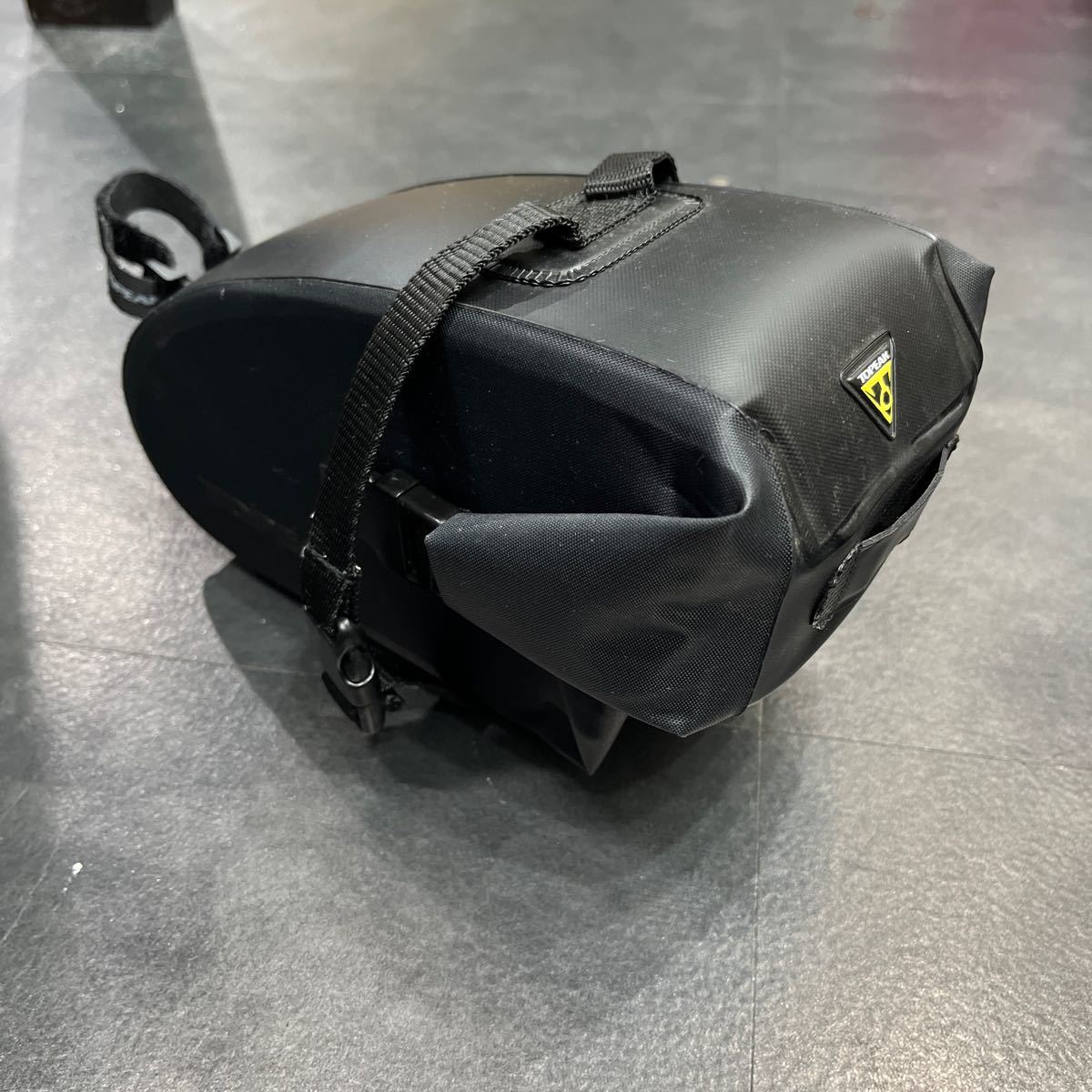 TOPEAK Wedge DryBag L size （サドルバッグ） トピーク ウェッジドライバッグ （ストラップ） Lサイズ 防水仕様の画像1