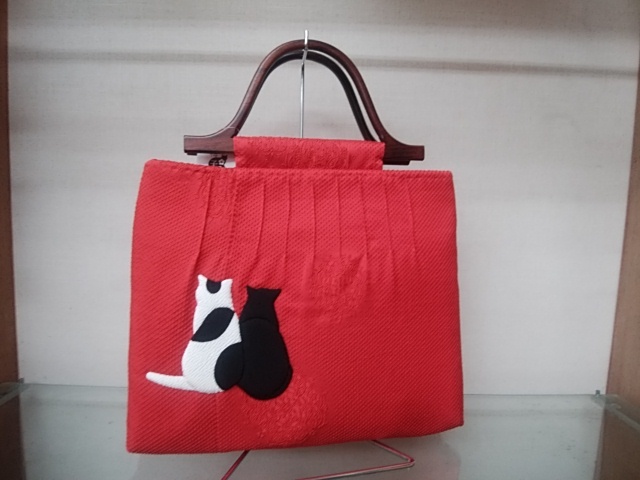 ◆梅子の袋もの◆哀愁の後ろ姿の猫の押し絵バッグ◆手ぬい◆ハンドメイド◆赤◆送料サービス