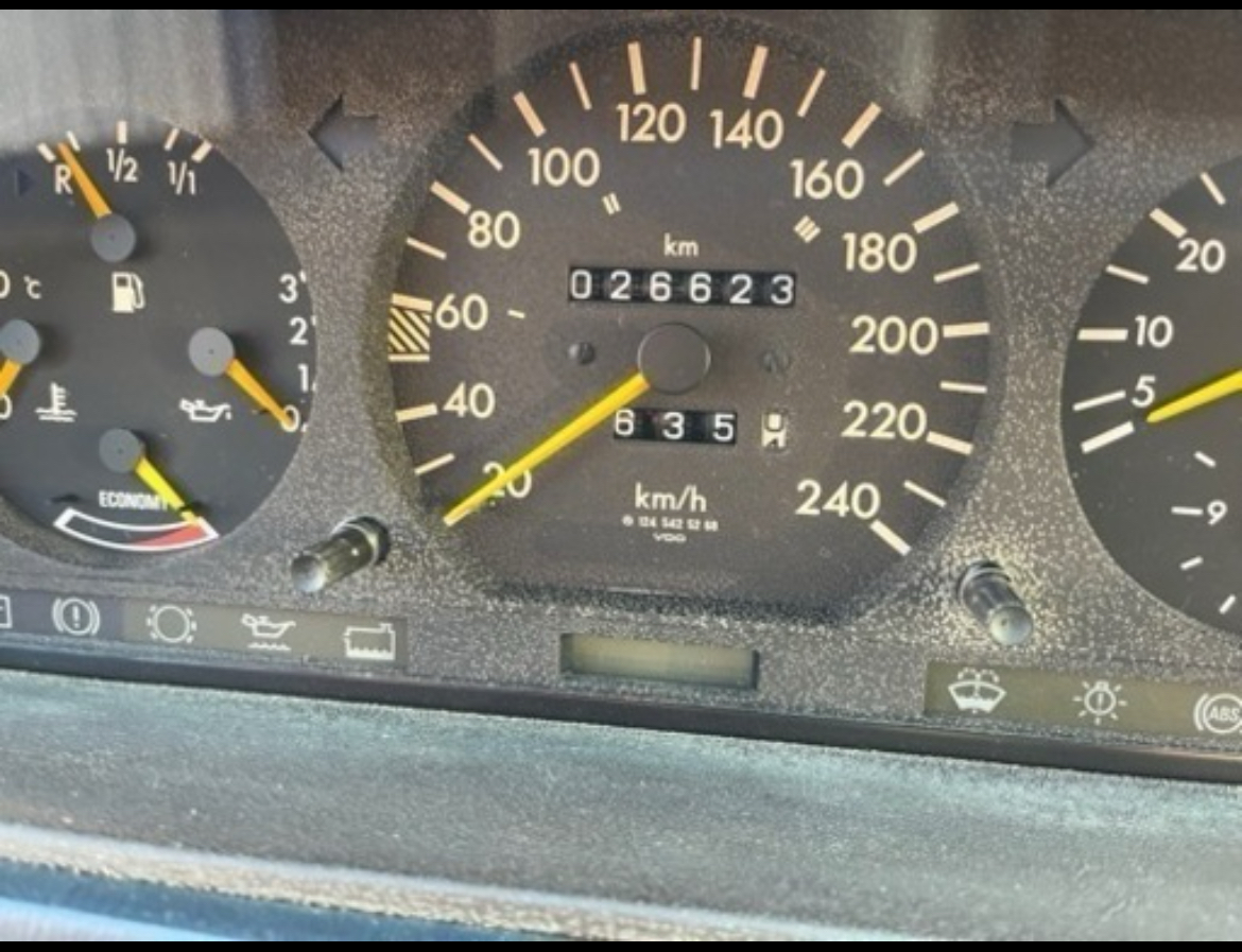 「【最終出品 売り切り！！】 W124 260E 左ハンドル 車検付き メルセデスベンツ ミディアムクラス サッコレス 実働現状車 」の画像3