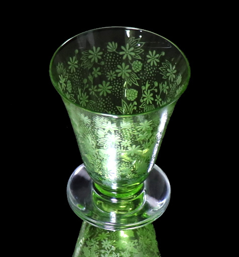 オールド・バカラ (BACCARAT) ジョルジュ・シュヴァリエ作 グリーン グラス 8.3cm エーデルワイス エリザベート 花柄 緑色 アンティーク_画像3