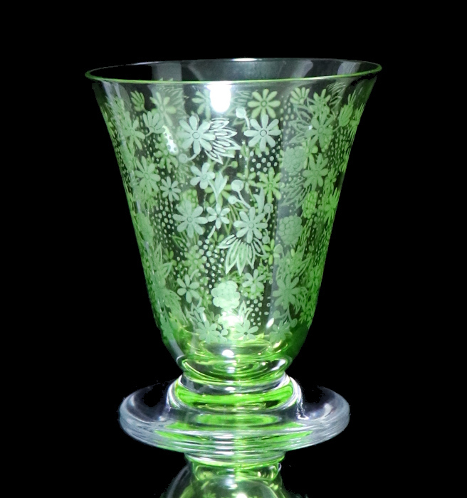 オールド・バカラ (BACCARAT) ジョルジュ・シュヴァリエ作 グリーン グラス 8.3cm エーデルワイス エリザベート 花柄 緑色 アンティーク_画像1