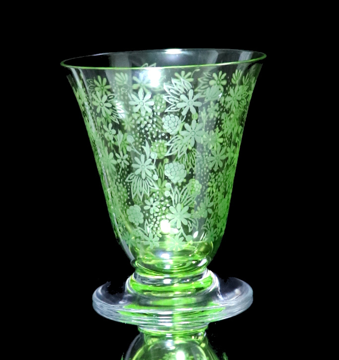 オールド・バカラ (BACCARAT) ジョルジュ・シュヴァリエ作 グリーン グラス 8.3cm エーデルワイス エリザベート 花柄 緑色 アンティーク_画像2