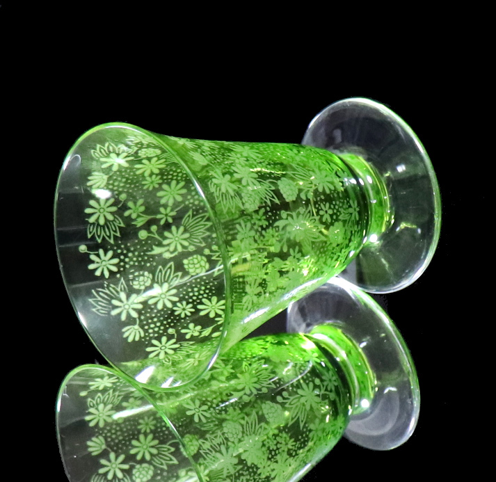 オールド・バカラ (BACCARAT) ジョルジュ・シュヴァリエ作 グリーン グラス 8.3cm エーデルワイス エリザベート 花柄 緑色 アンティーク_画像6