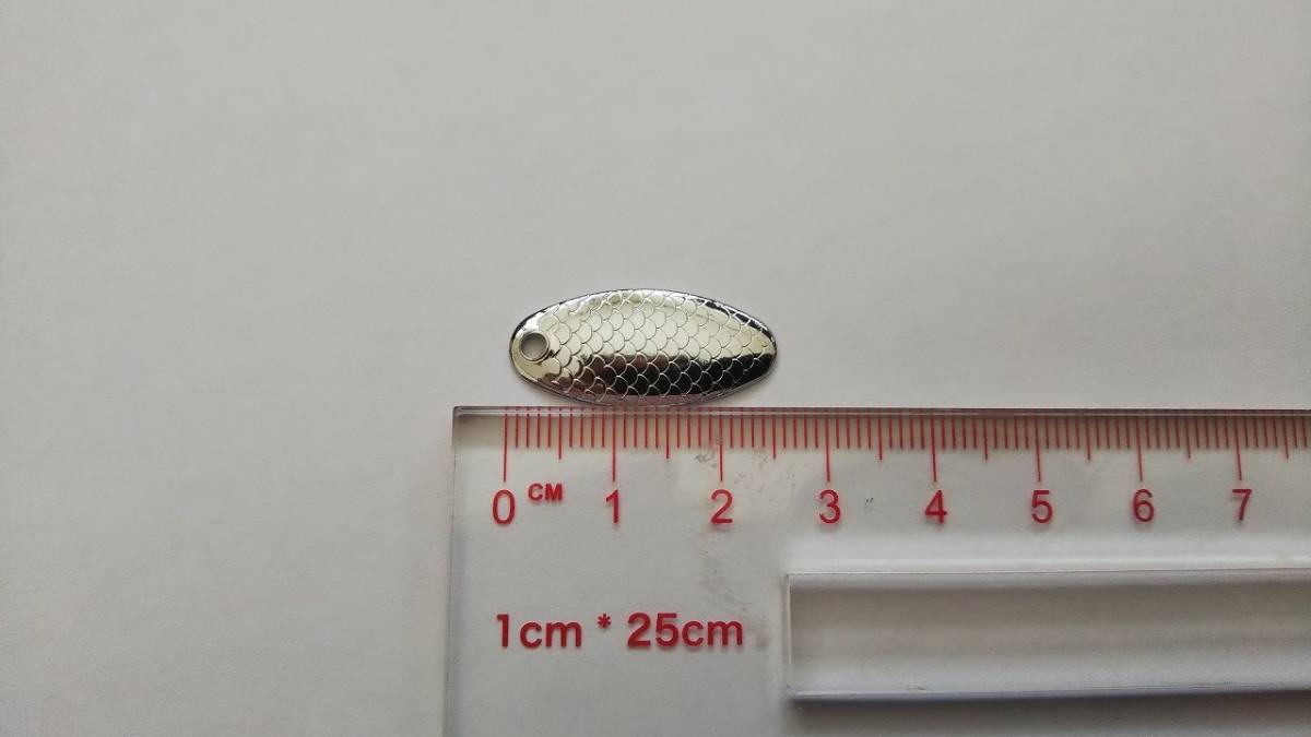 ブレード　魚のウロコの形　2.6cm 計10枚　セット　ゴールド5枚　シルバー5枚　スピンテールジグ　ジグスピナーに　スプーン　フラッシング_画像2