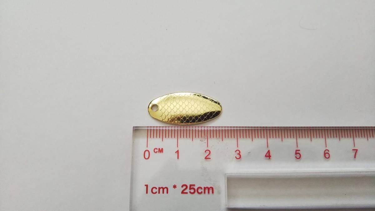 ブレード　魚のウロコの形　2.6cm 計30枚　set　ゴールド15枚　シルバー15枚　スピンテールジグ　ジグスピナーに　スプーン　フラッシング_画像3