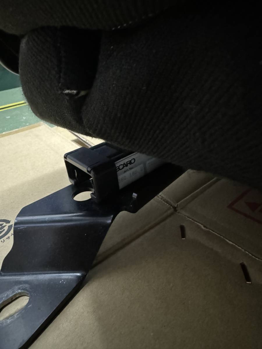 RECARO レカロ　ORTHOPAD オルソペド　ハイエース運転席にて使用　電動　腰痛予防最上級　ハイエース運転席ようレール付き_画像8