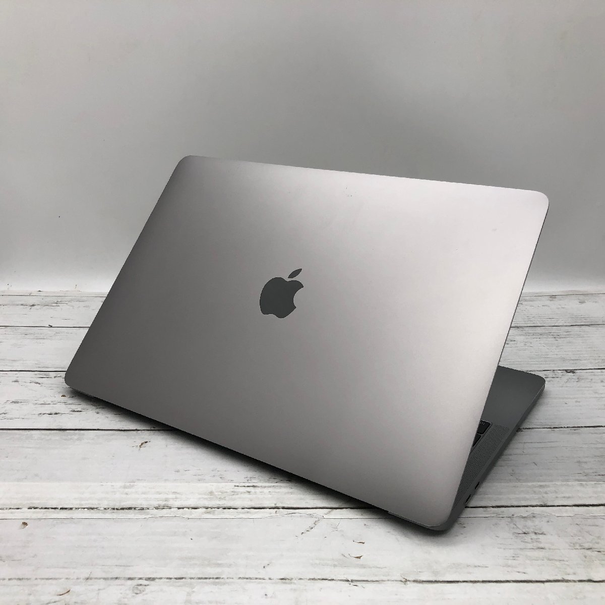 Apple MacBook Pro 13-inch 2018 Four Thunderbolt 3 ports Core i7
