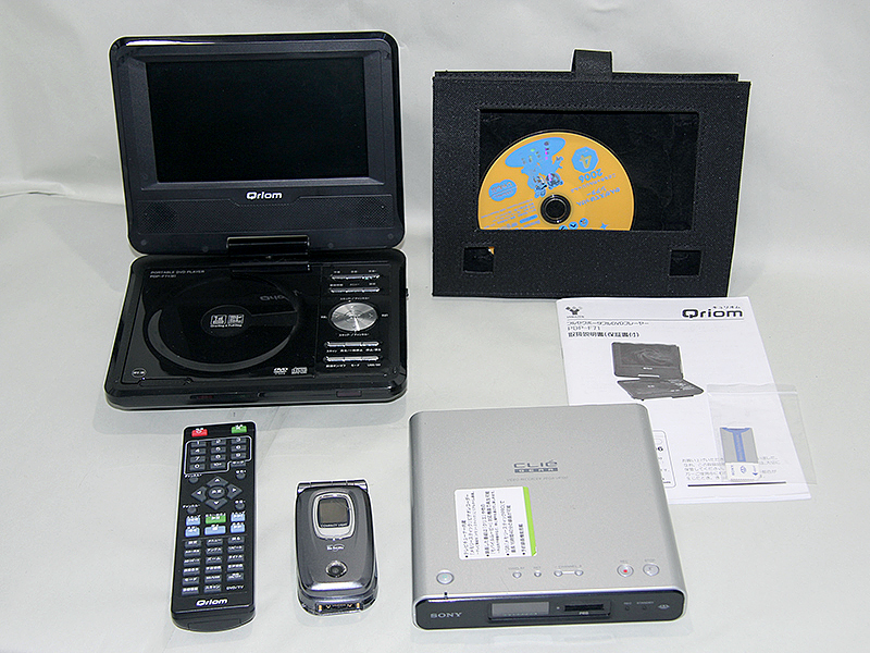 山善　Qriom　7in ポータDVDプレーヤー PDK-F71 +　SONY PEGA-VR100 + ムーバD251i　動作品　その他おまけ多数_画像の全てが出品内容となります