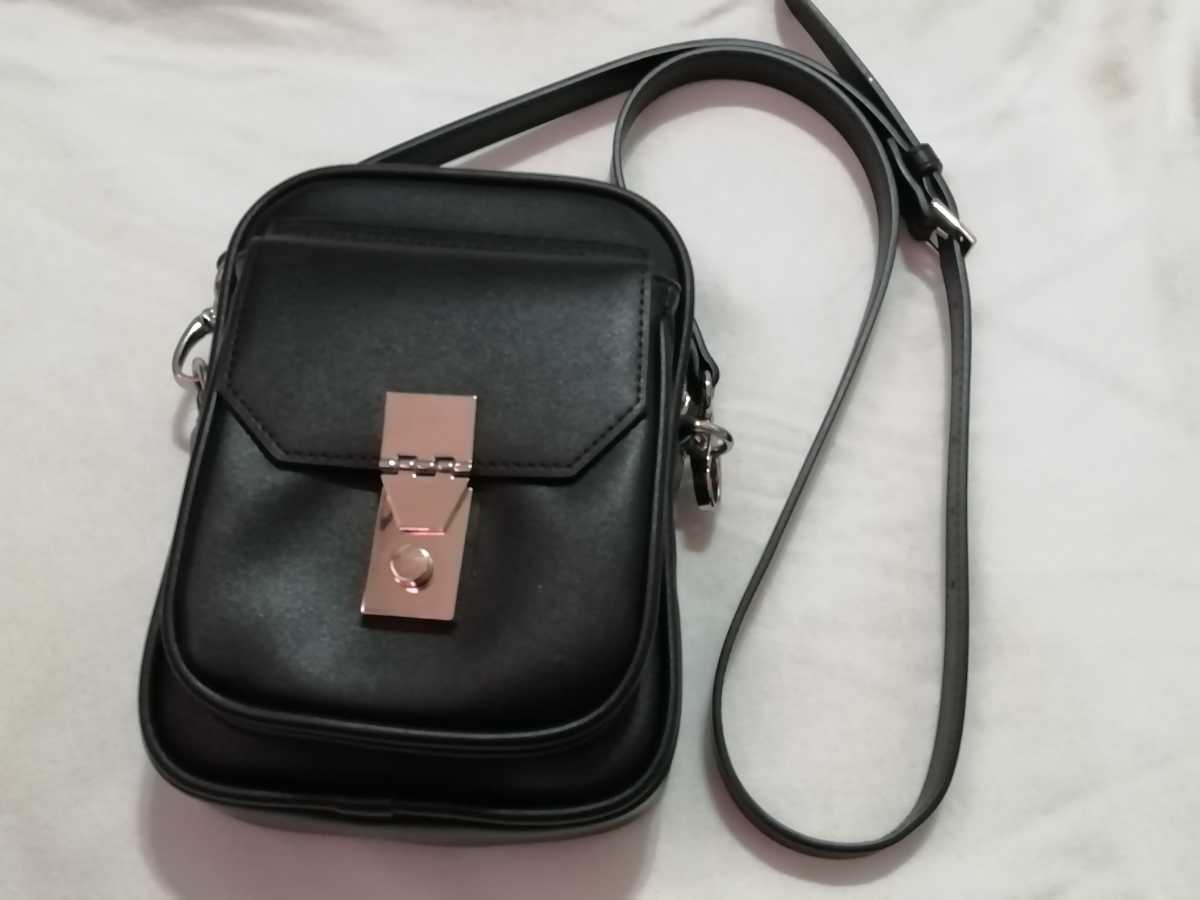 MURUAm Roo a front pocket Mini bag ( black ) black Mini square pochette Mini shoulder bag autumn winter 