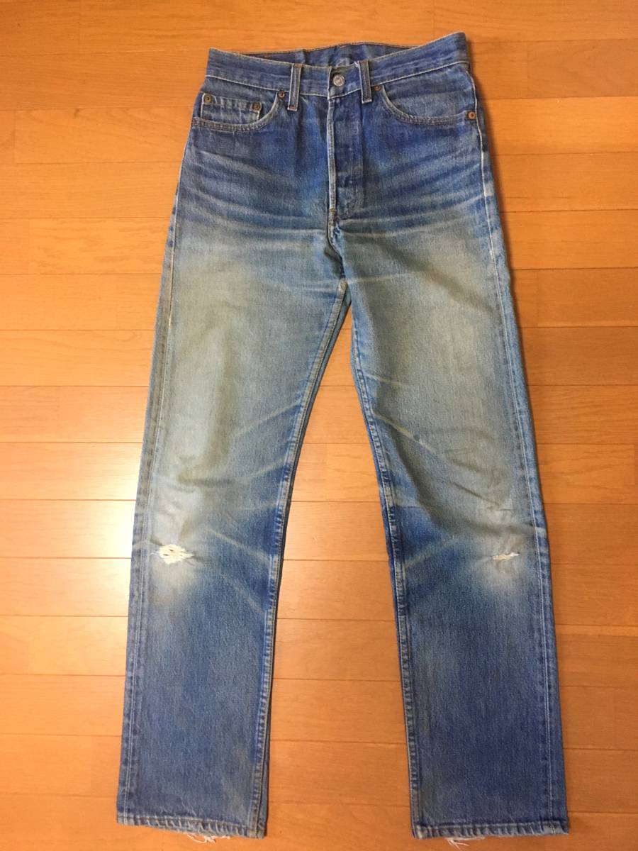 米国製 90's Levi's デニム パンツ 501 xx 29 ヒゲ 色落 破れ 中古 リーバイス ジーンズ インディゴ ネイビー オールド 90年代 MADE IN USA_画像2