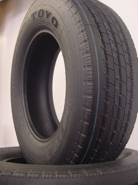 在庫限り トーヨー M134 195/85R16 114/112N 【2本総額28600円】【4本総額57200円】【6本総額85800円】デルベックス　縦溝_画像1