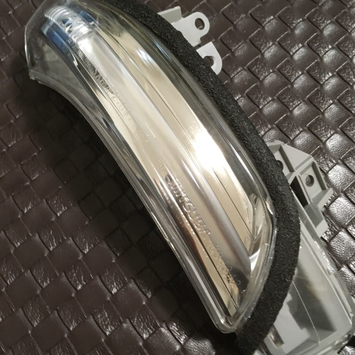 31118UPG1650 postage 350 jpy Toyota original Prius 30 series ZVW30 LED winker RH side driver`s seat side operation verification ending lens winker clear lens used 