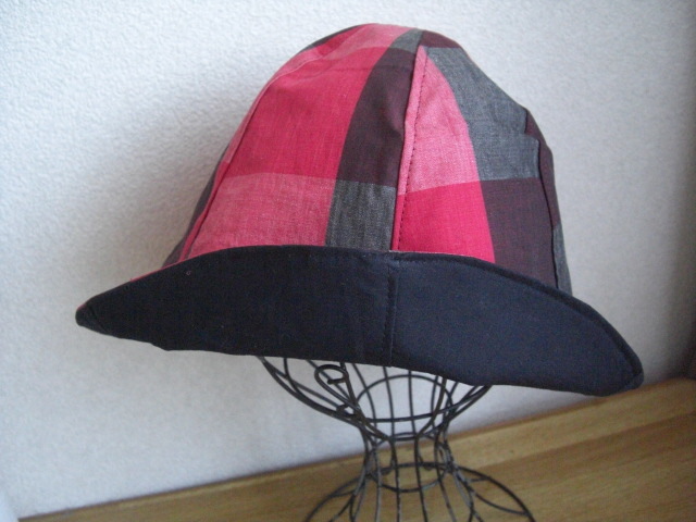 ★ハンドメイド チューリップ帽 リバーシブル 黒＆ピンク・グレーの画像1