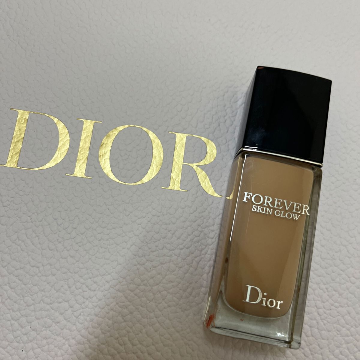 Dior スキンフォーエバーファンデーション フルイドグロウ 1N