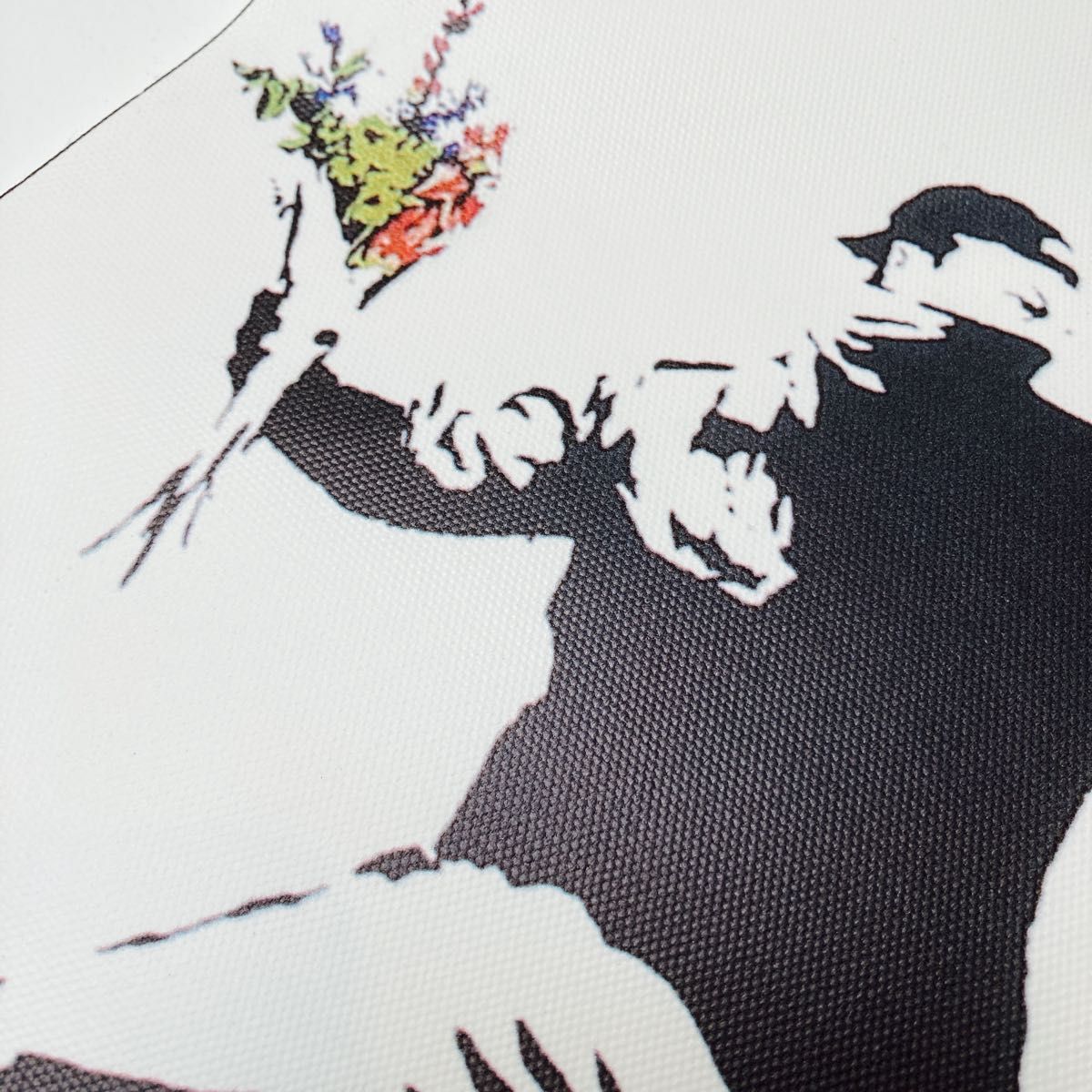 【額付きポスター】BANKSY バンクシー「Flower Bomb」(新品)