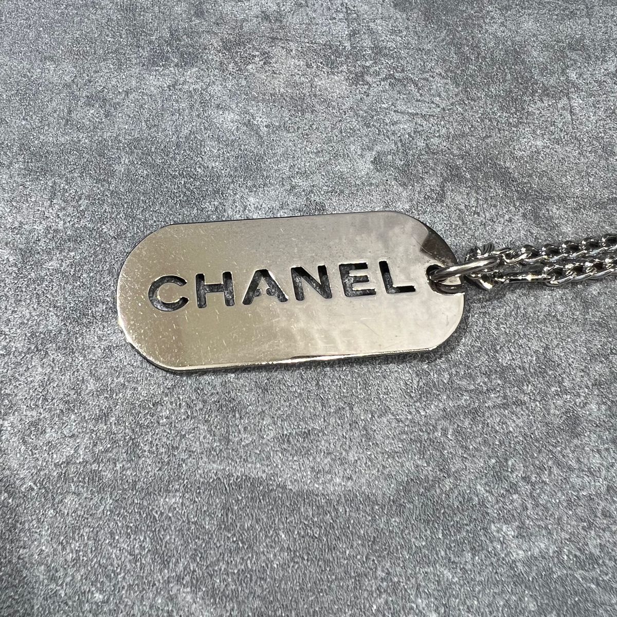 CHANEL キーホルダー チャーム ロゴプレート