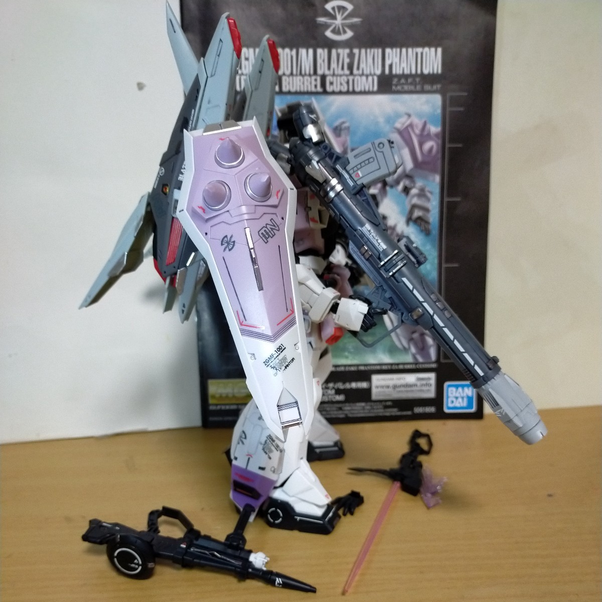 【楽天ランキング1位】 プレバン限定 MG 1/100 ブレイズザクファントム 完成品 SEED 完成品