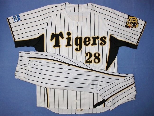 新品正規品 阪神タイガース28 福原忍 2010-11実使用ユニフォーム上下セット 江夏豊の背番号28 実使用、サイン入り