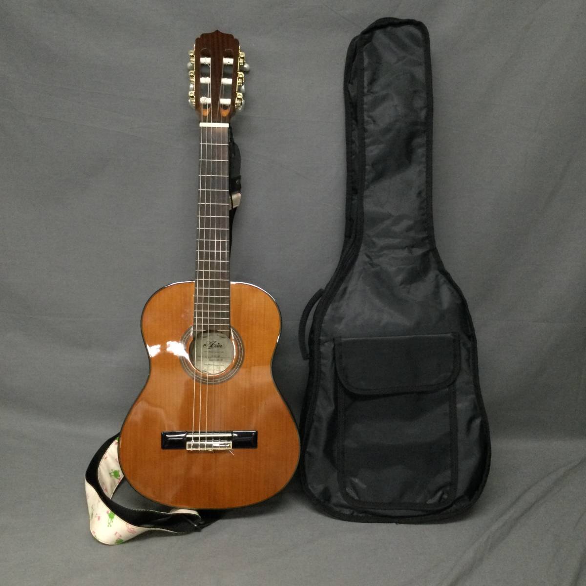 051128　251236　Aria　A-20-48　アリア ミニクラシックギター　ソフトケース付　ミニサイズ　トラベルギター　弦楽器　楽器　趣味　演奏　_画像1