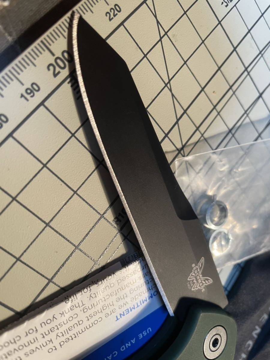 Benchmade 9400BK Osborne Folding Knife 3.4 S30V Black Plain Blade, Green Aluminum Handles(合法化済み)_画像3